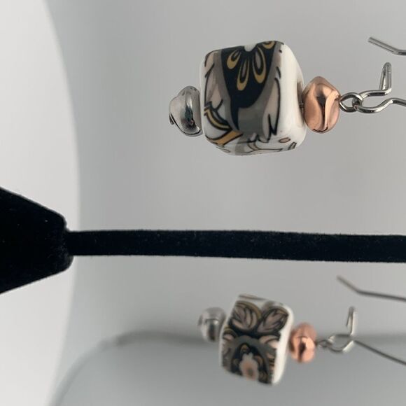 Elegant Vintage, painted Porcelain cube dangle earrings, Silver tone, Unmarked - Picture 2 of 4